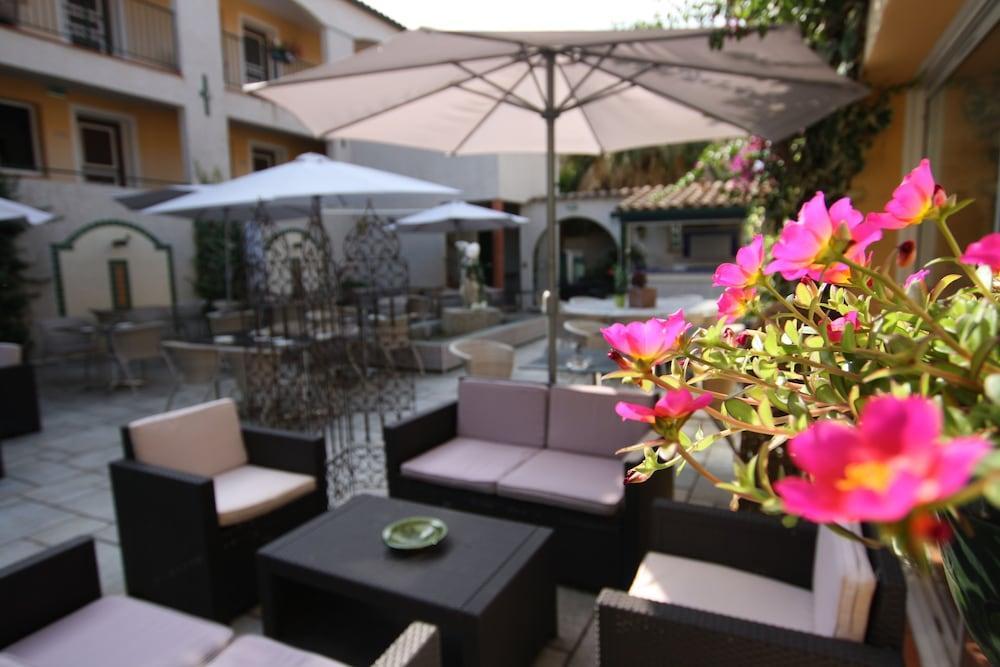 Logis Hotel Les II Mas - Perpignan Sud Cabestany エクステリア 写真