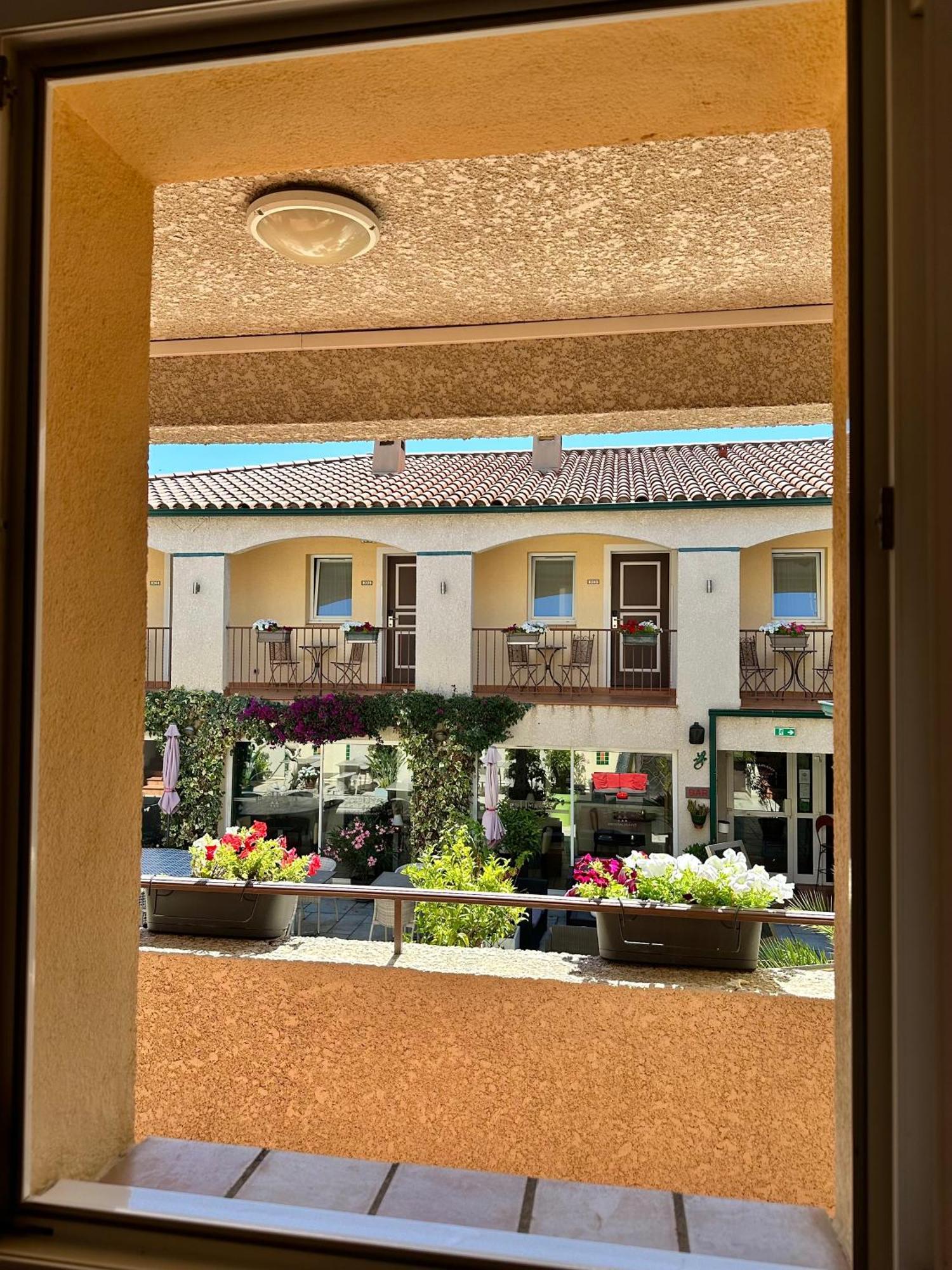 Logis Hotel Les II Mas - Perpignan Sud Cabestany エクステリア 写真