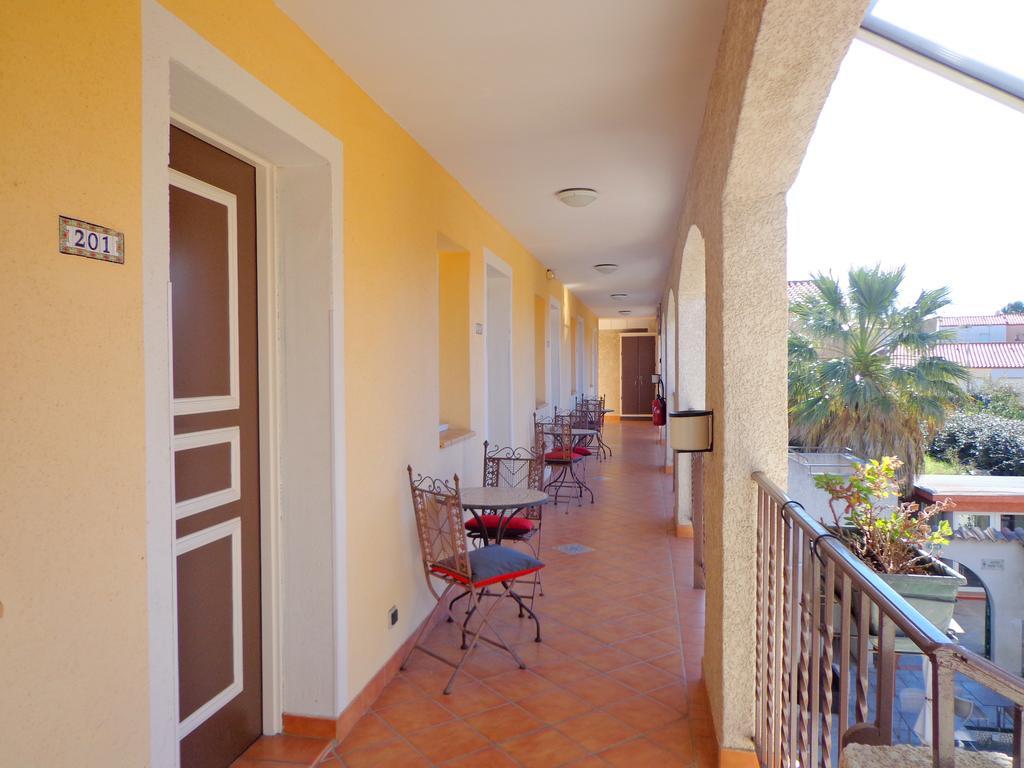 Logis Hotel Les II Mas - Perpignan Sud Cabestany エクステリア 写真